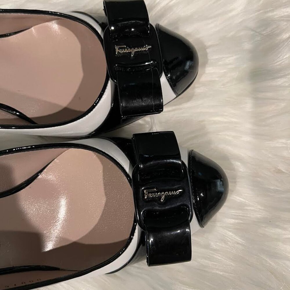 Ferragamo Black and White patent pumps / Size 7 - Picture 7 of 10